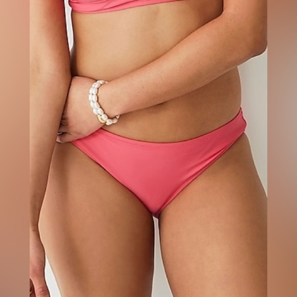 J.Crew Women's XS
Reversible Curved Waist
Cheeky Bikini Bottoms
COLOR TRO - Picture 1 of 5